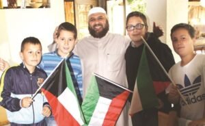 صورة توضيحية - العقيل خلال زيارة أيتام ألبانيا