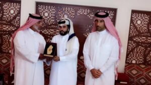 صورة توضيحية - راشد الأسود مكرماً من جمعية القناصين القطرية في مهرجان مرمي