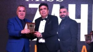 صورة توضيحية - مهرجان انتخاب ملكة جمال زحلة يمنح ميزون سليم متري درعاً تكريمياً
