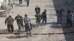 صورة توضيحية - الأسرى الفلسطينيون يحتجون ضد إدارة السجون الإسرائيلية