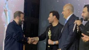 صورة توضيحية - محافظ بيروت مروان عبود و القنصل العام تامر التونسي يكرمان فارس الغناء العربي عاصي الحلاني