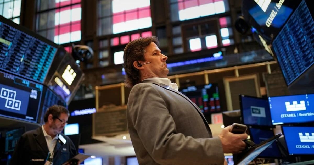 الذهب قرب مستويات مرتفعة بين دعم الجيوسياسة وضغوط الفائدة