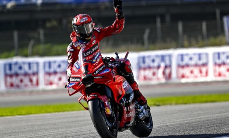 مارك ماركيز يكتسح أراغون ويشعل سباق MotoGP: فوز ثالث توالياً يقلص الفارق مع مارتن إلى 19 نقطة