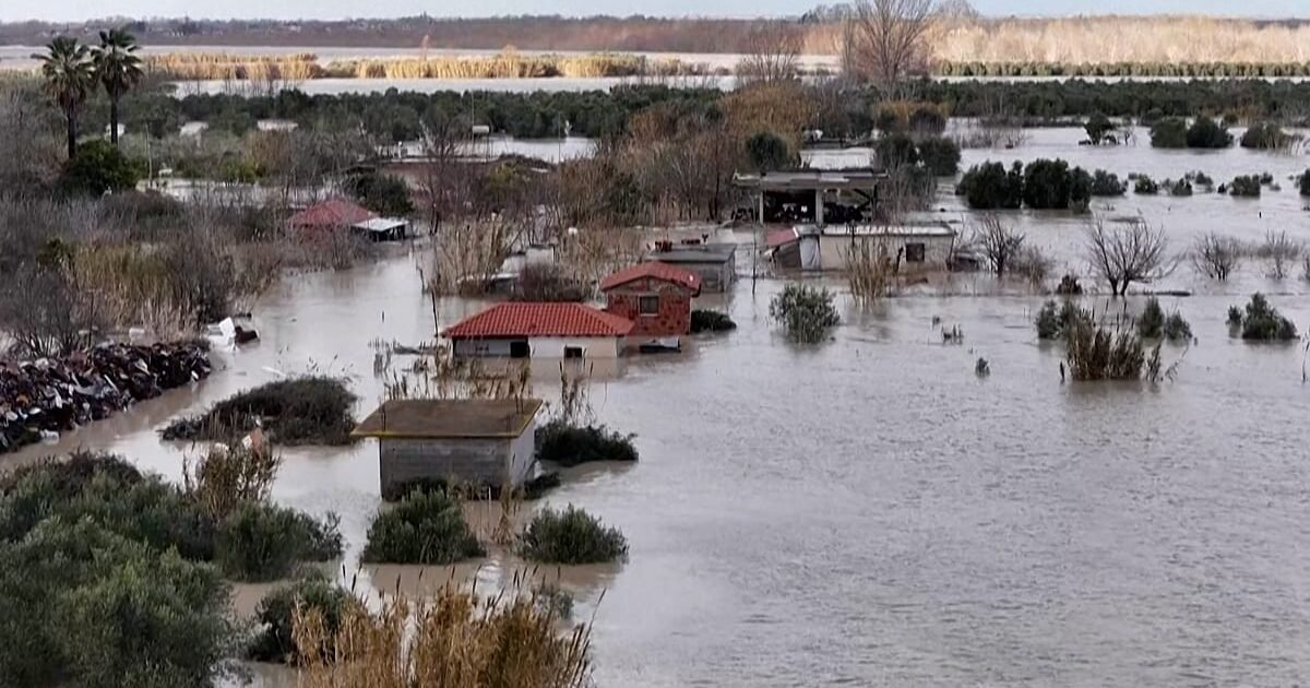 فيضانات مميتة تضرب ألبانيا والجبل الأسود.. وفاة شخص وإجلاء مئات السكان بعد فيضان الأنهار
